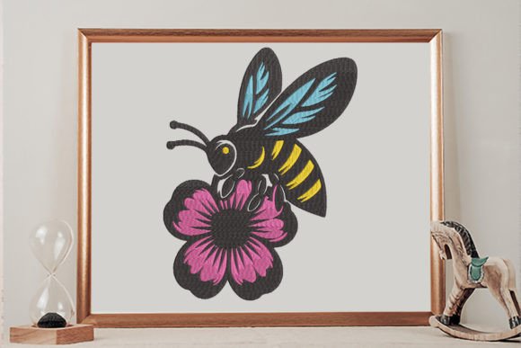 Bee Daisy Floral